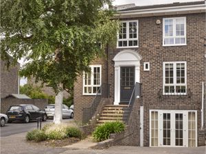 Manor Road, Teddington- click for photo gallery